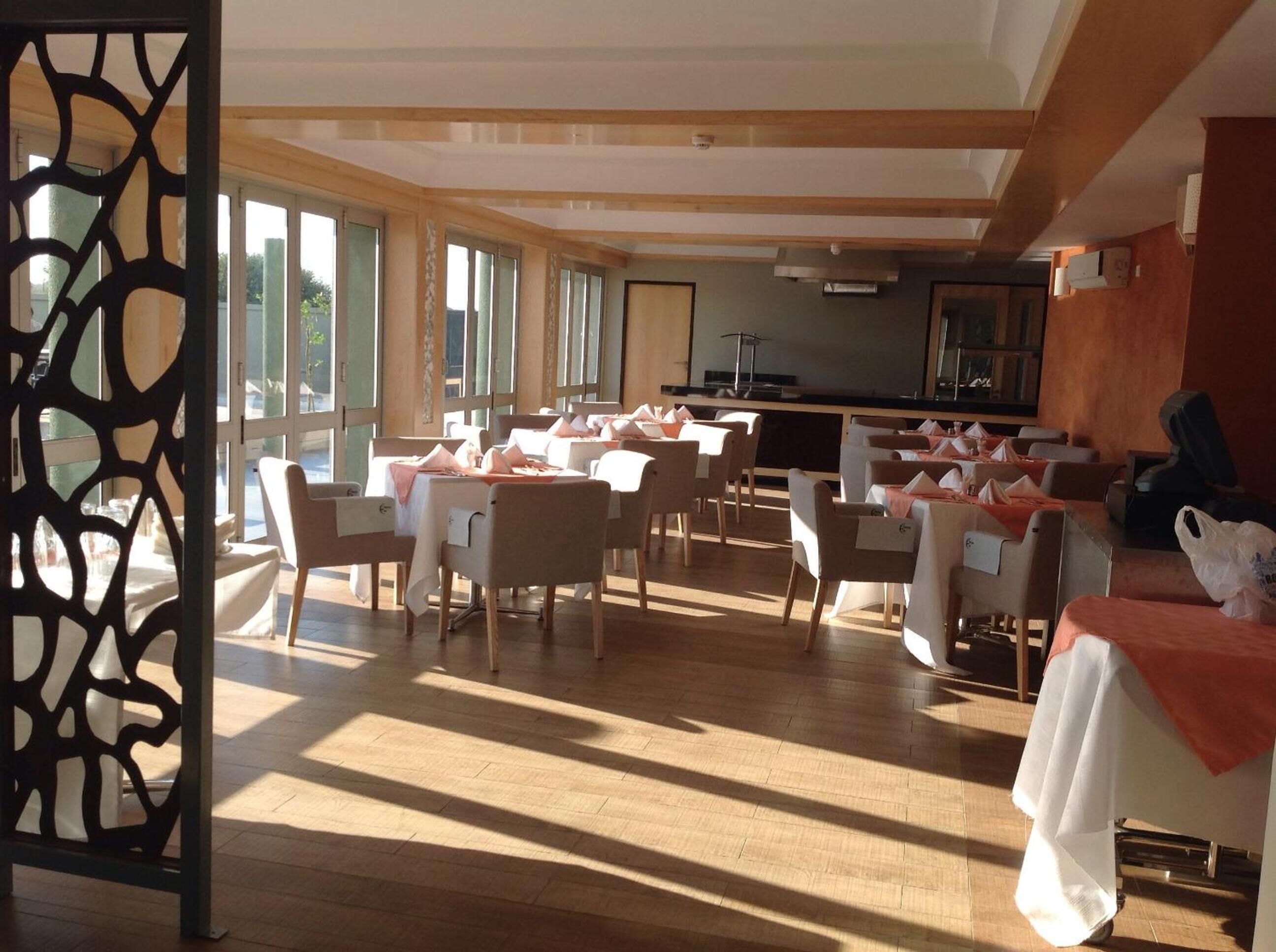 Se sirven desayunos, almuerzos y cenas; cocina internacional