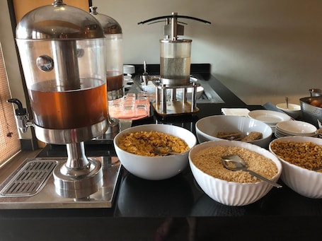 Breakfast, lunch, dinner served; international cuisine