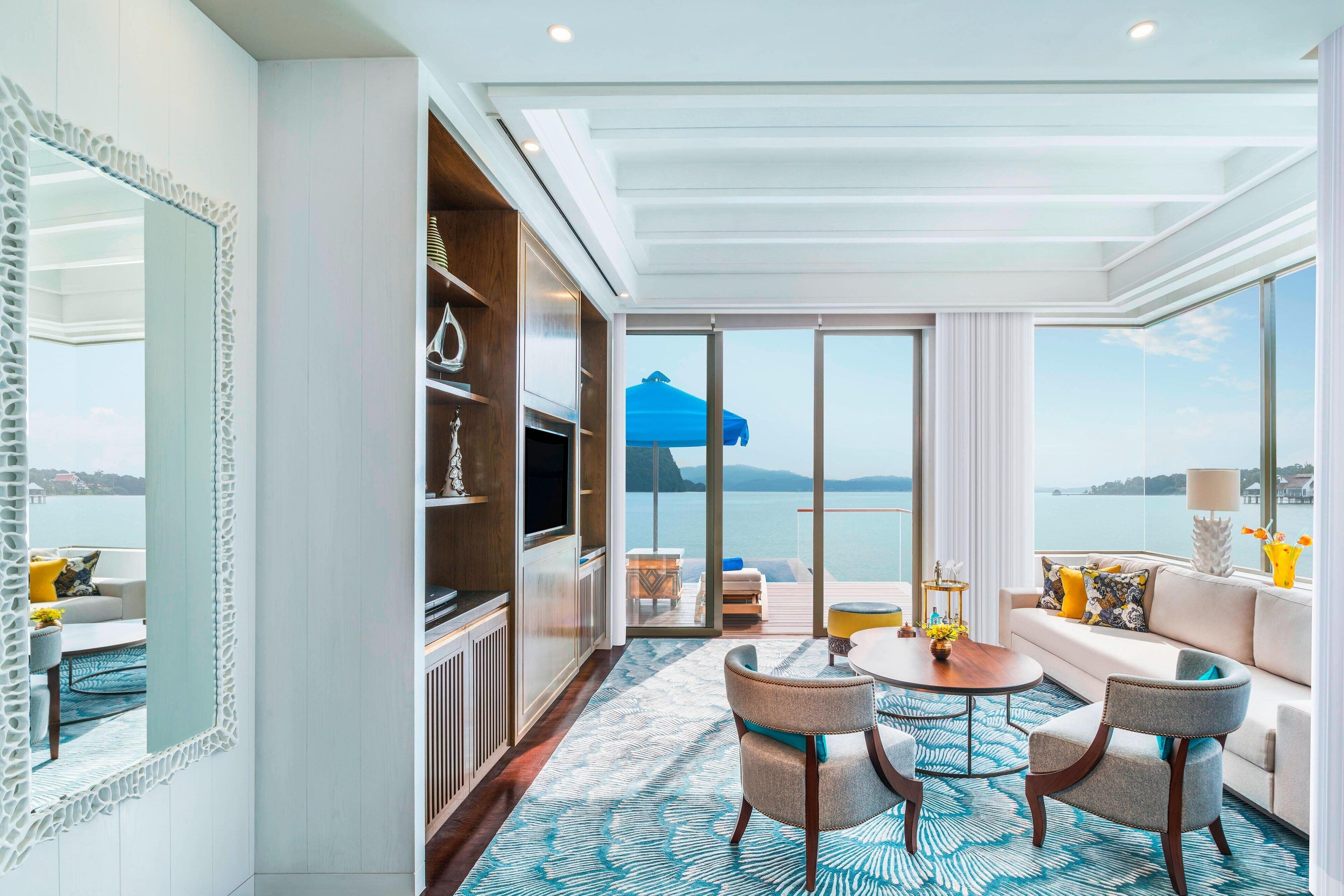 Stórt einbýlishús - 1 svefnherbergi - reyklaust | Stofa | 47-tommu LCD-sjónvarp með gervihnattarásum, sjónvarp.