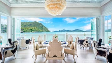 3 間餐廳;供應早餐、午餐、晚餐;多國菜