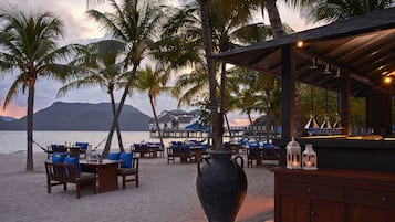 3 restaurants, breakfast, lunch, dinner served; international cuisine