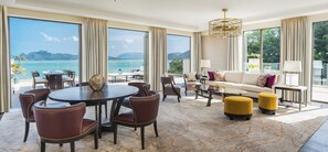 47-inch LCD TV with satellite channels, TV - The St. Regis Langkawi (Langkawi)