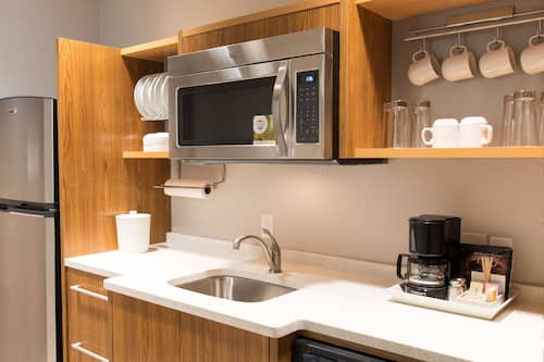 Full-sized fridge, microwave, dishwasher, coffee/tea maker