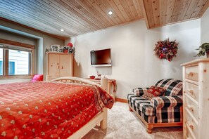 Premium Condo, 3 Bedrooms, Non Smoking, Mountain View | Free WiFi