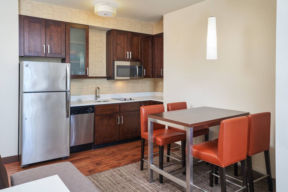 suite, 1 bedroom | private kitchen | fridge, microwave, stovetop, dishwasher