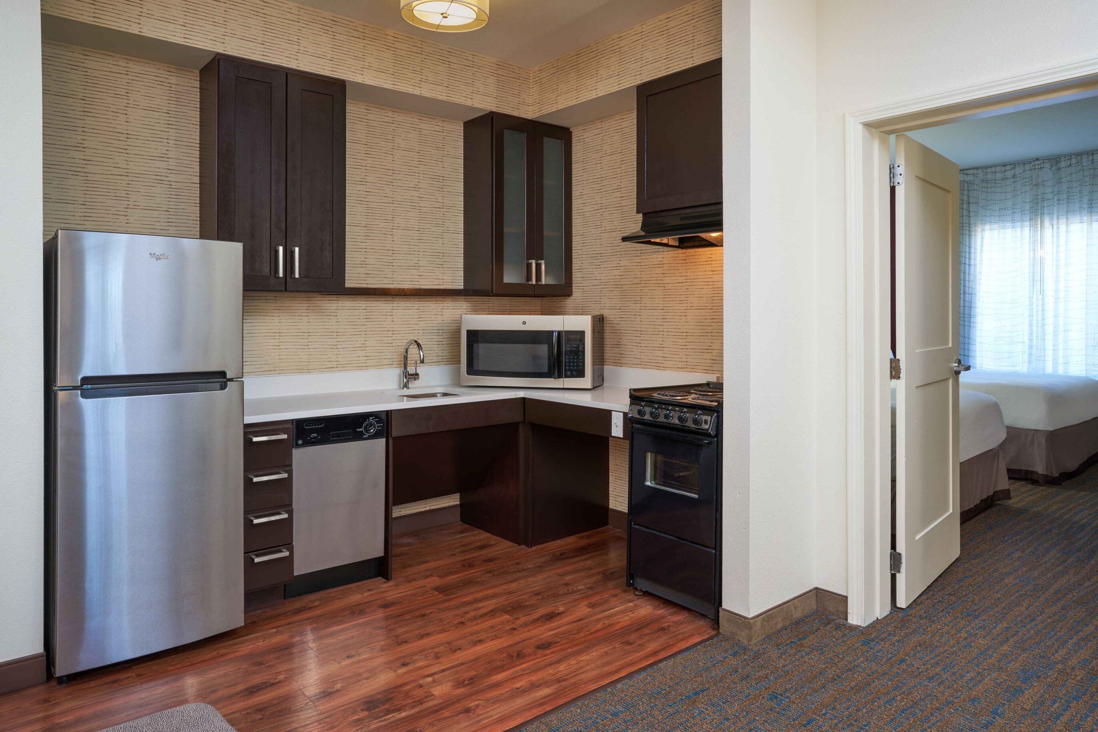 fridge, microwave, stovetop, dishwasher