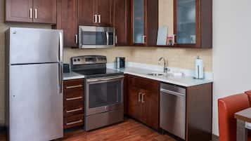 Fridge, microwave, stovetop, dishwasher