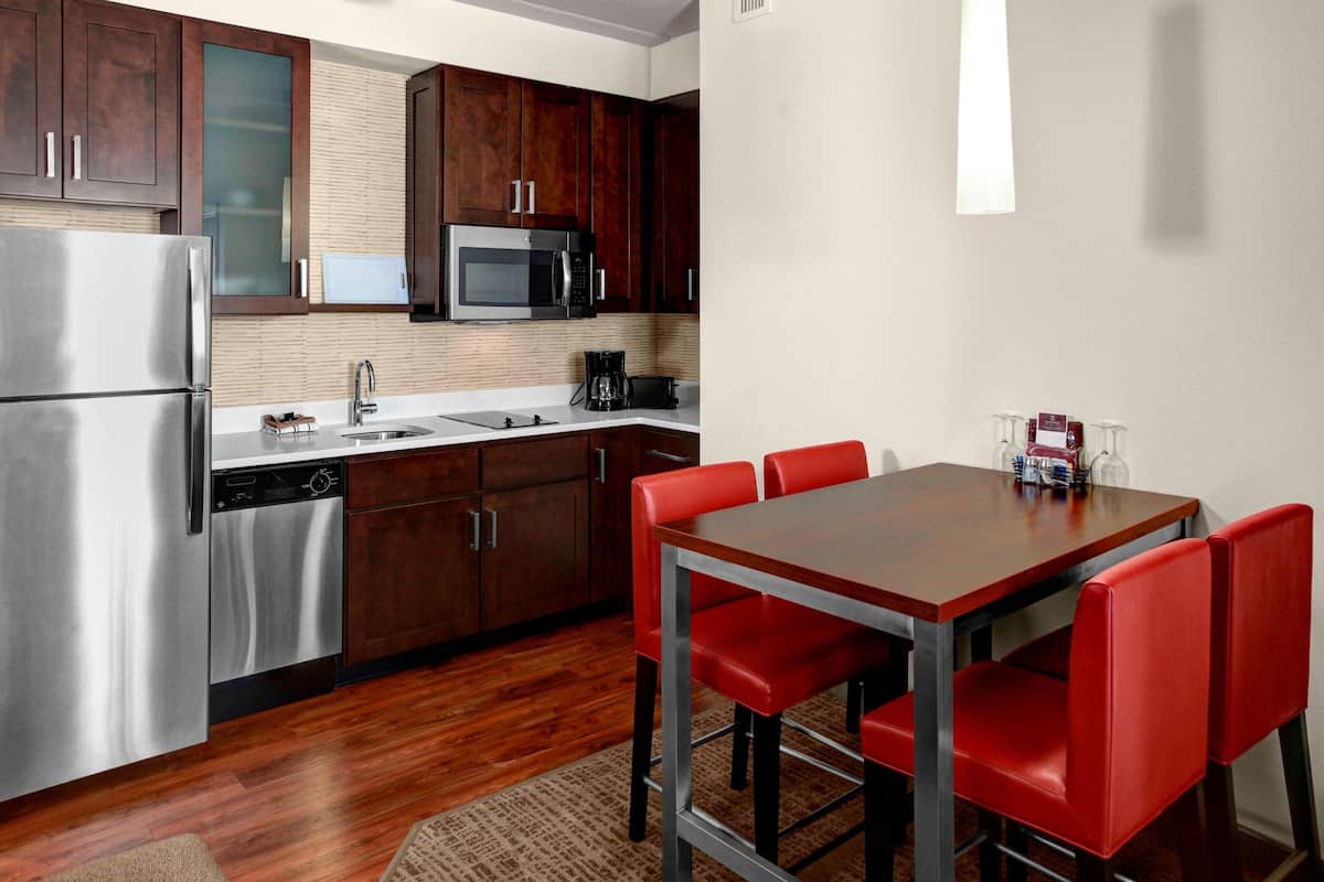 suite, 1 bedroom | private kitchen | fridge, microwave, stovetop, dishwasher