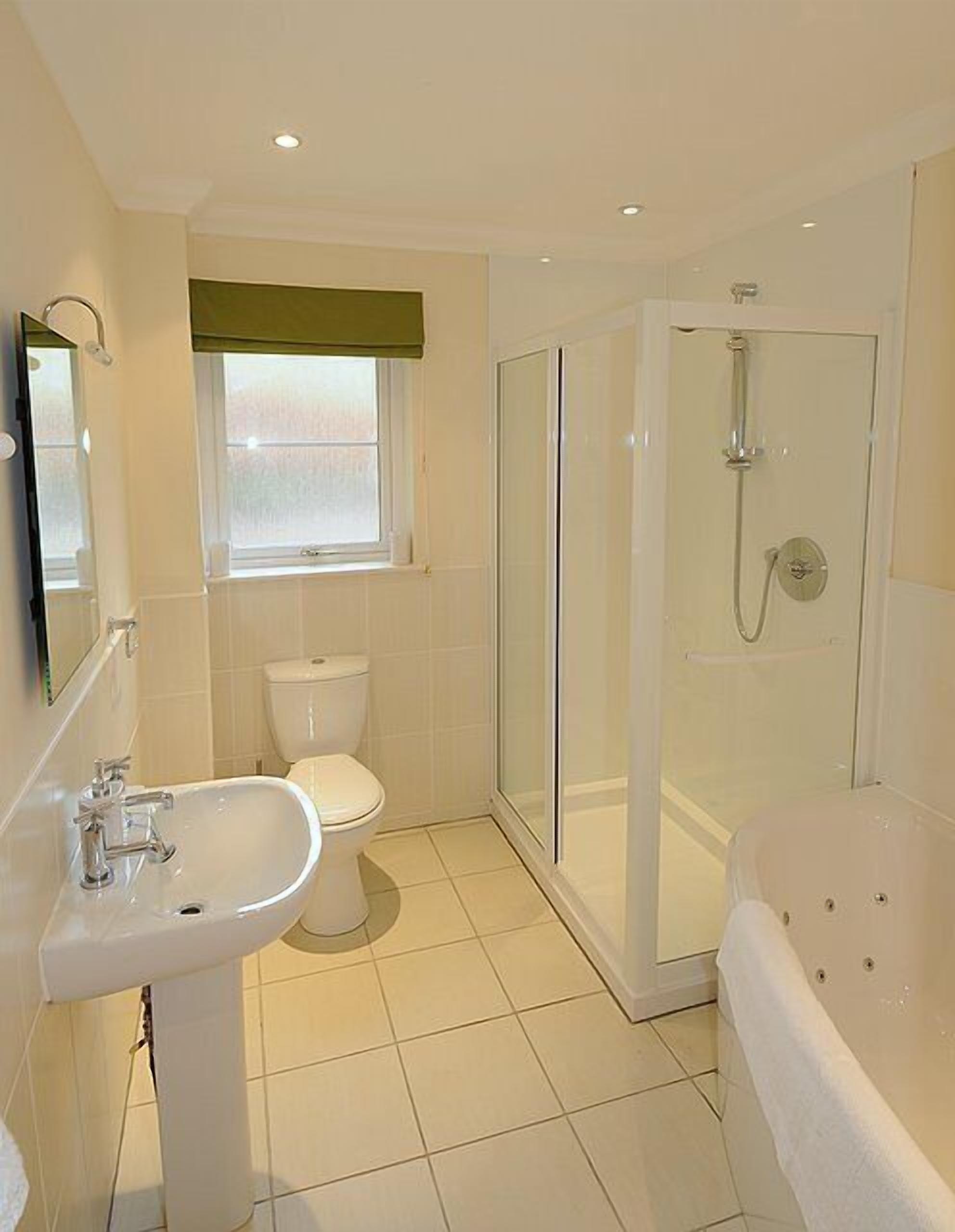 Standard-Ferienhaus, 3 Schlafzimmer (1 four poster double + 2 twins) | Badezimmer