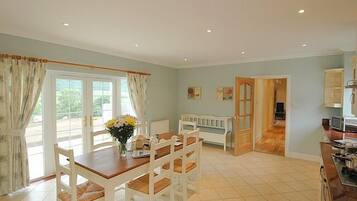 Standard House, 5 Bedrooms (3 king + 2 twin) | Private kitchen | Full-size fridge, microwave, coffee/tea maker, electric kettle