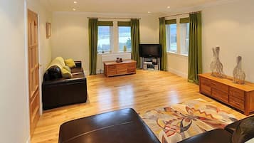 Standard Cottage, 3 Bedrooms (1 four poster double + 2 twins) | Living room | Flat-screen TV, DVD player
