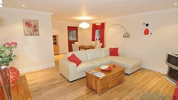Standard Cottage, 1 Bedroom | Living room | Flat-screen TV, DVD player
