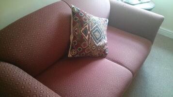 Standard Double or Twin Room (Lion Court) | Living area | Flat-screen TV
