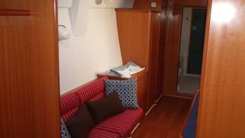 Private Luxury Lagoon 420 Catamaran | Ruang keluarga