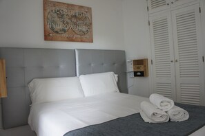 Appartamento City | Copriletto in piuma, materassi in memory foam, minibar, una scrivania