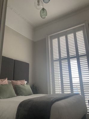 雙人房, 陽台, 海景 (Room 3,  Victoria) | 埃及棉床單、高級寢具、遮光布/窗簾、熨斗/熨衣板