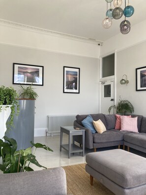 Lounge - The Esplanade (Weymouth)