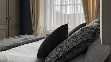Double Room (Room 4,  Chesterfield, First Floor) | Cadar kapas Mesir, peralatan tempat tidur premium
