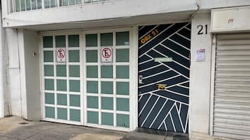 Vista frontal de la propiedad