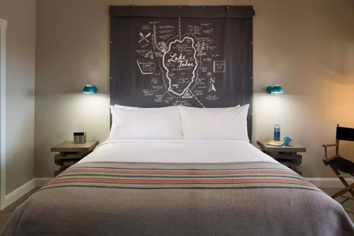 Habitación estándar, 1 cama King size | Escritorio, tabla de planchar con plancha, wifi gratis y ropa de cama