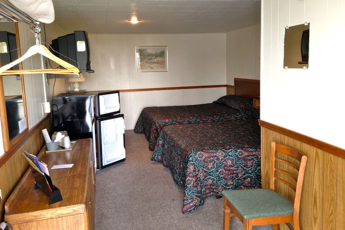Deluxe kamer, 2 queensize bedden, niet-roken, koelkast en magnetron | Individueel gedecoreerd, een bureau, beddengoed