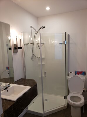 Comfort Room, 1 Bedroom | Bathroom