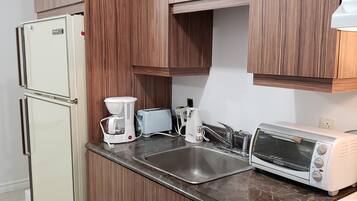 Comfort-Zimmer, 1 Schlafzimmer | Gemeinschaftsküche | Kühlschrank, Mikrowelle, Ofen, Herdplatte
