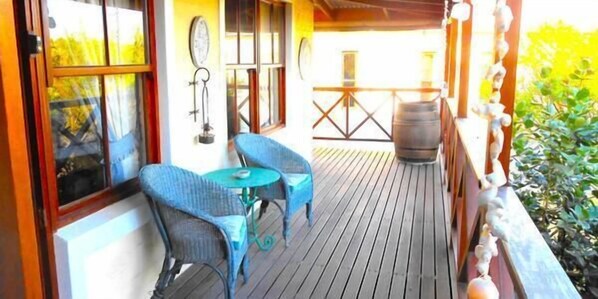 Terrace/patio - Onrus River Cottage (Hermanus)