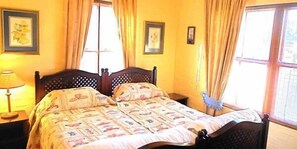 Free cribs/infant beds, free rollaway beds, free WiFi - Onrus River Cottage (Hermanus)