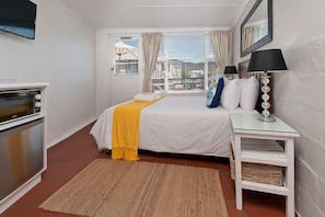 Double Room Upstairs  | In-room safe, free WiFi - TwentyFour 17 Inn (Hermanus)