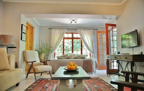 Living room - 5 Konings Accommodation (Paarl)