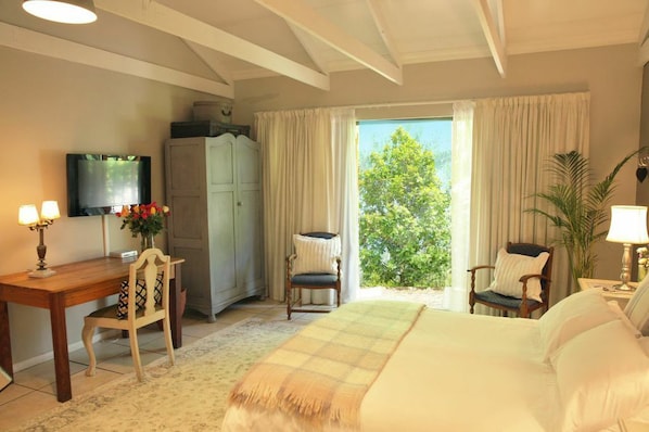 Iron/ironing board, free WiFi, bed sheets - 5 Konings Accommodation (Paarl)