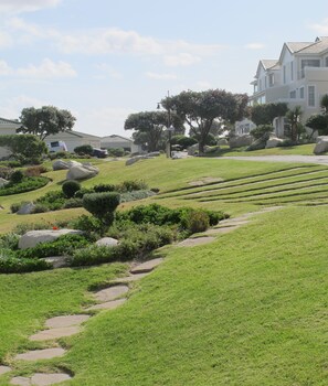 Property grounds - Ocean Edge Apartments (Hermanus)