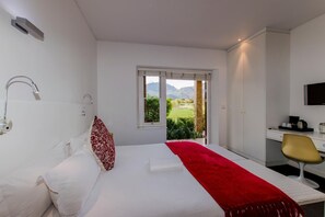 Premium bedding, in-room safe, desk, soundproofing - Boschenmeer House (Paarl)