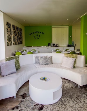 TV - Boschenmeer House (Paarl)