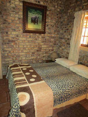 Quarto (Rhino) | Individualmente decorados, ferros/tábuas de passar roupa