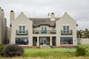 Exterior - Strand Beach Lodge (Cape Town)