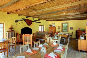 Dining - The Willow Historical Guest House (Willowmore)