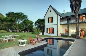 Indoor pool, outdoor pool - The Willow Historical Guest House (Willowmore)