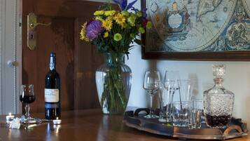 Superior-huone | Tallelokero huoneessa, ilmainen Wi-Fi