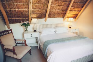 Premium bedding, in-room safe, individually decorated, desk - 1692 De Kleijne Bos Country House (Paarl)