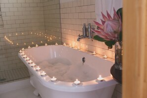 Phòng Cao cấp | Tiện nghi phòng tắm | Đồ dùng nhà tắm miễn phí, máy sấy tóc 