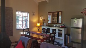 Unclassified image, 4 of 51, button - Periwinkle Grove Cottage (Clarens)