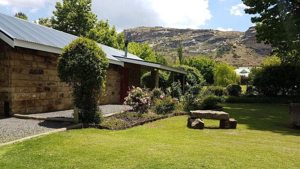 Unclassified image, 1 of 51, button - Periwinkle Grove Cottage (Clarens)
