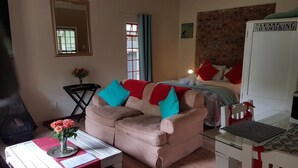 Unclassified image, 5 of 51, button - Periwinkle Grove Cottage (Clarens)
