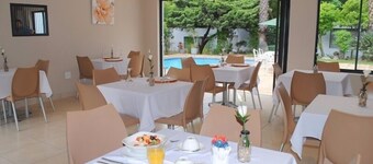 6 on Morris Guest Lodge