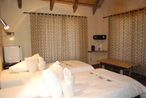 Luksusrom, 2 enkeltsenger, ikke-røyk, 1. etasje | Strykejern/-brett, barnesenger (inkludert) og sengetøy