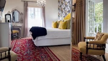 Rom – classic | Sengetøy av topp kvalitet, senger med overmadrass og minibar