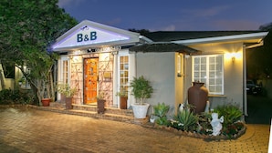 Unclassified image, 4 of 115, button - Sun Bell Lodge (Cape Town)