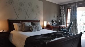 Executive Suite  | Free WiFi, bed sheets